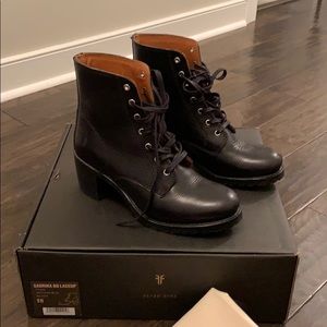 Frye Sabrina lace up